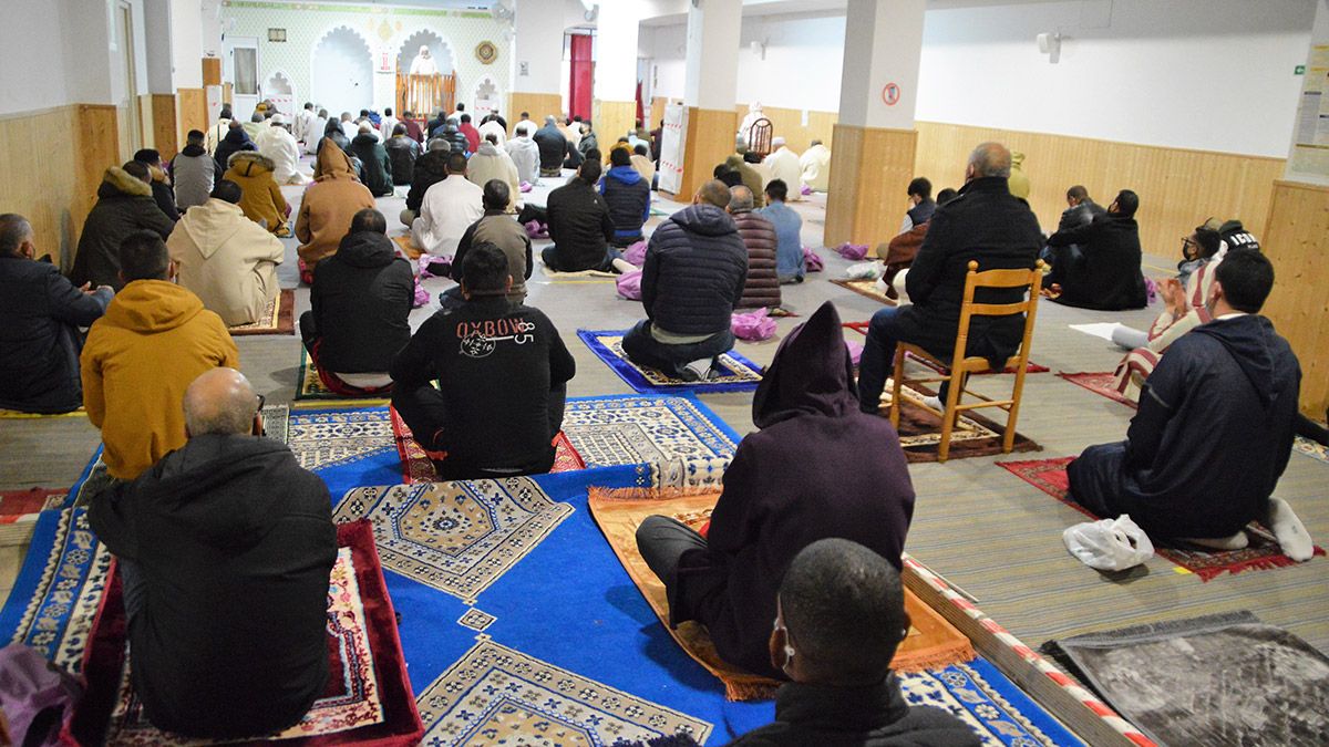 El Eid-Al Fitr se redujo el año pasado a la mezquita. | MARCE ÁLVAREZ