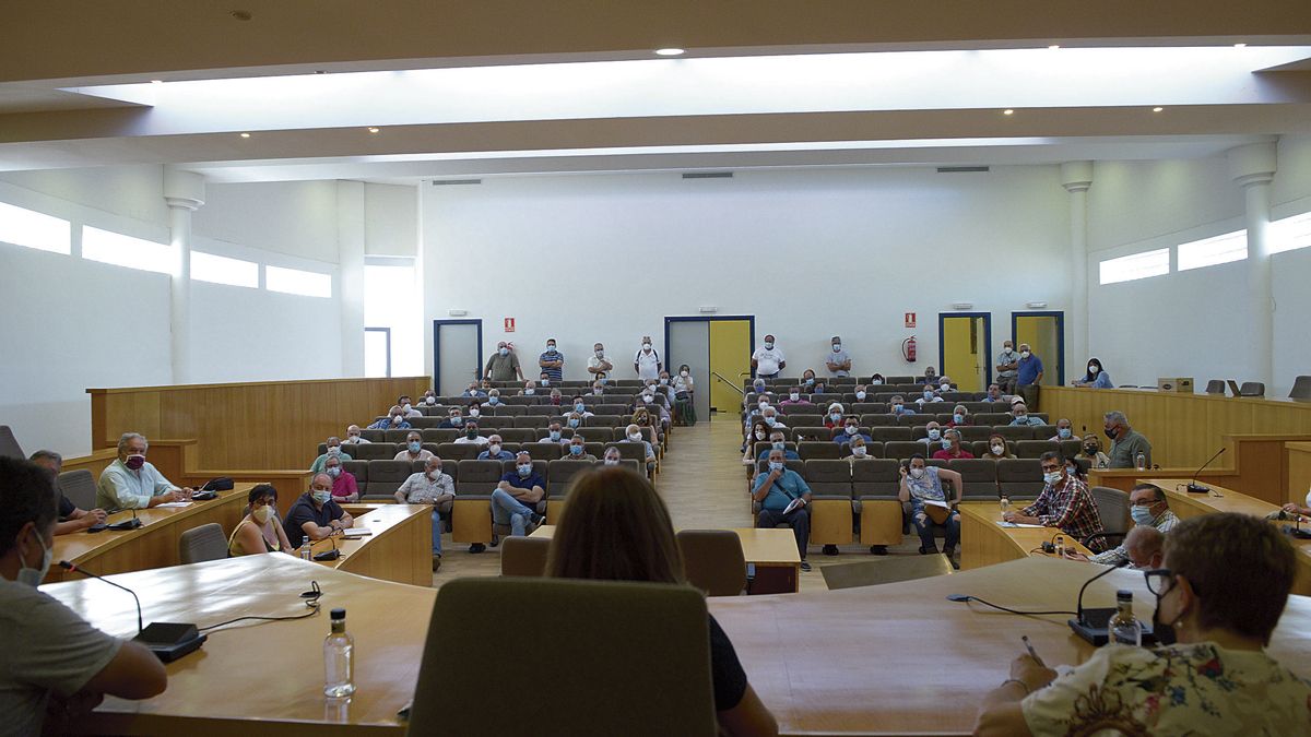 La reunión tuvo lugar ayer en el Ayuntamiento de San Andrés. | MAURICIO PEÑA