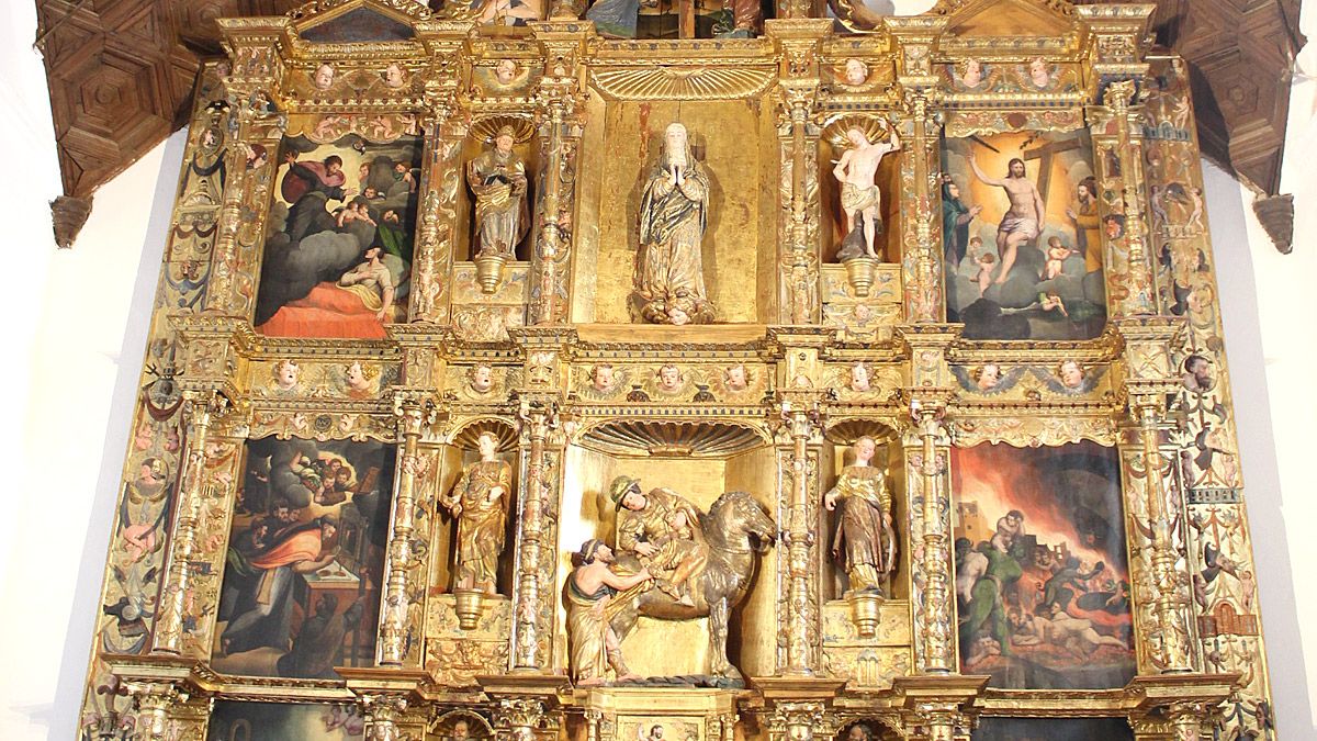 Detalle del retablo mayor restaurado de la iglesia de Villarmentero de Campos.