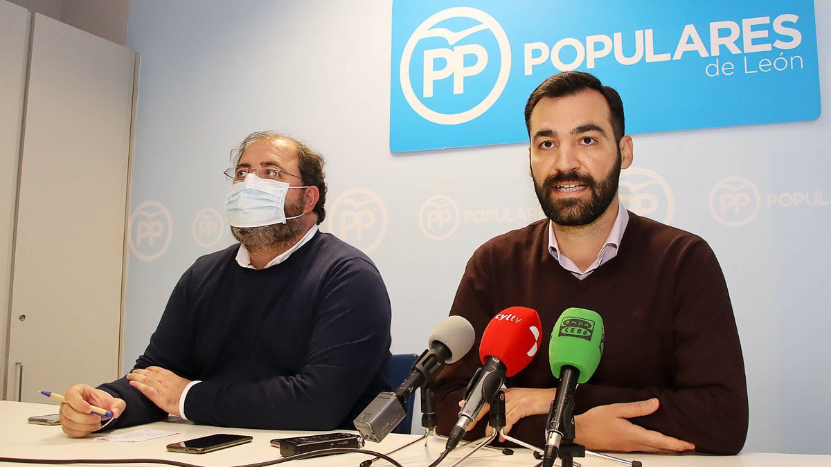 Alberto Casero y David Fernández en la rueda de prensa de presentación de la cita que organizan los populares. | ICAL