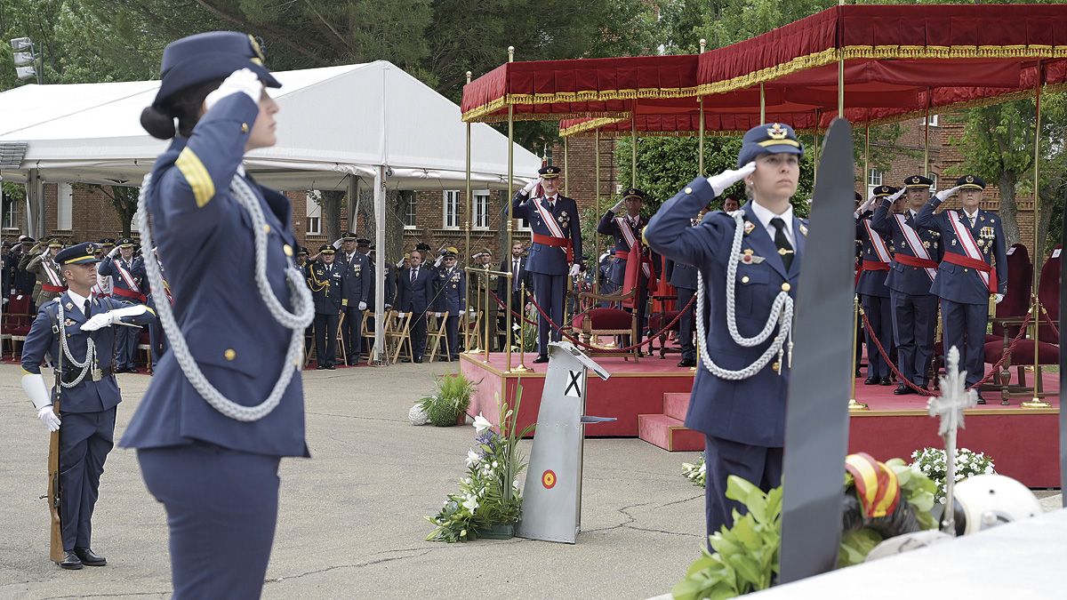 La Academia Básica del Aire celebró este miércoles el acto de entrega de reales despachos a la XXX promoción de sargentos. | REPORTAJE GRÁFICO: JESÚS F. SALVADORES