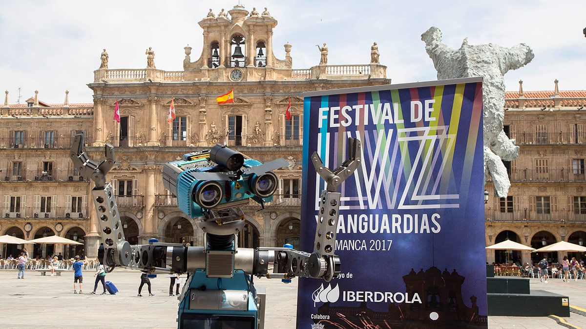 Iberdrola presenta a Orion, el robot humanoide que será pregonero de la segunda edición del Festival de Luz y Vanguardias de Salamanca. | ICAL