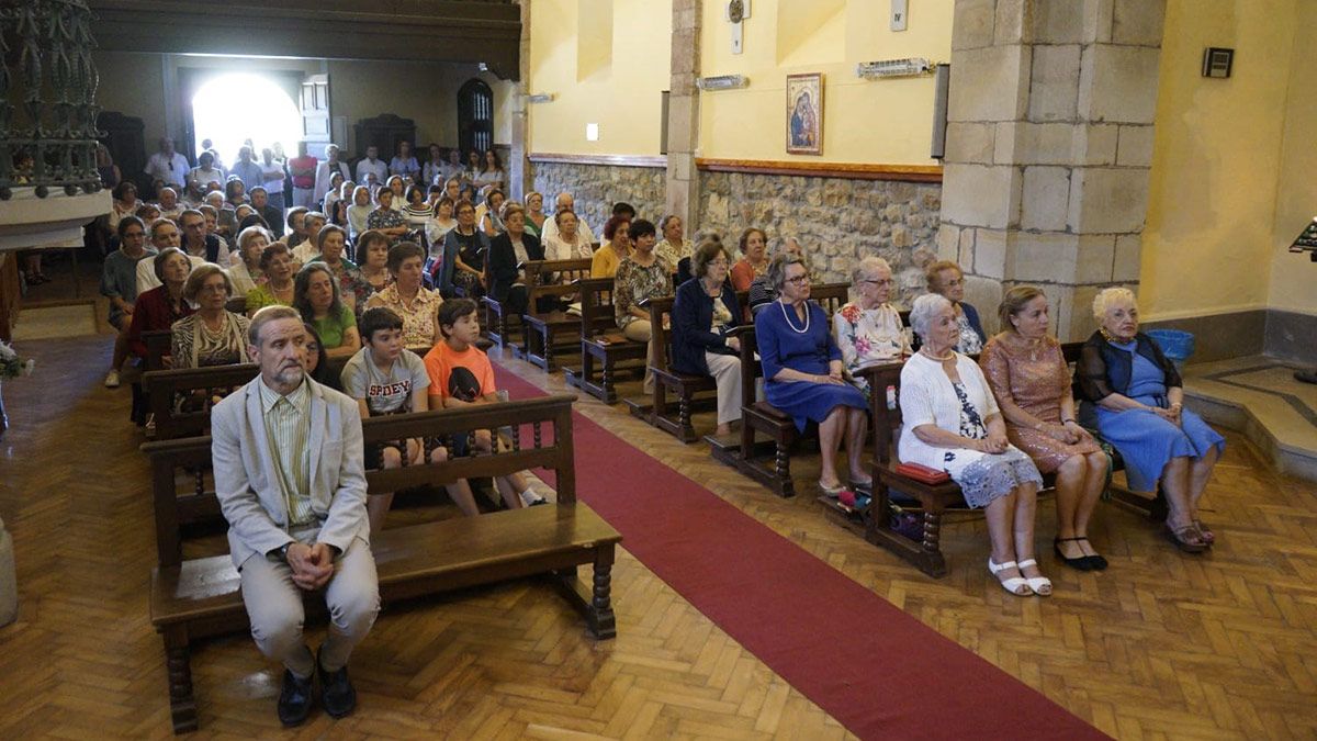 Un momento de la misa presidida por el obispo de León. | DANI CASTAÑÓN (Dcg)