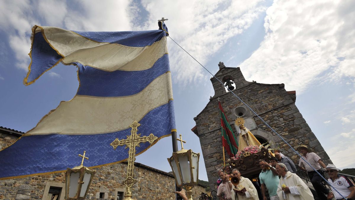 Una imagen de la edición del pasado año del acto religioso que precede a la romería de Nuestra Señora de Riosol en la localidad de Maraña. | Daniel Martín