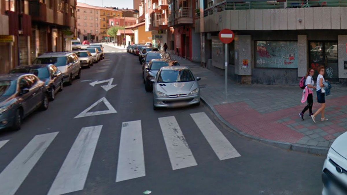 El conductor fue interceptado el cruce de la calle Páramo y la avenida Reino de León. | G. MAPS