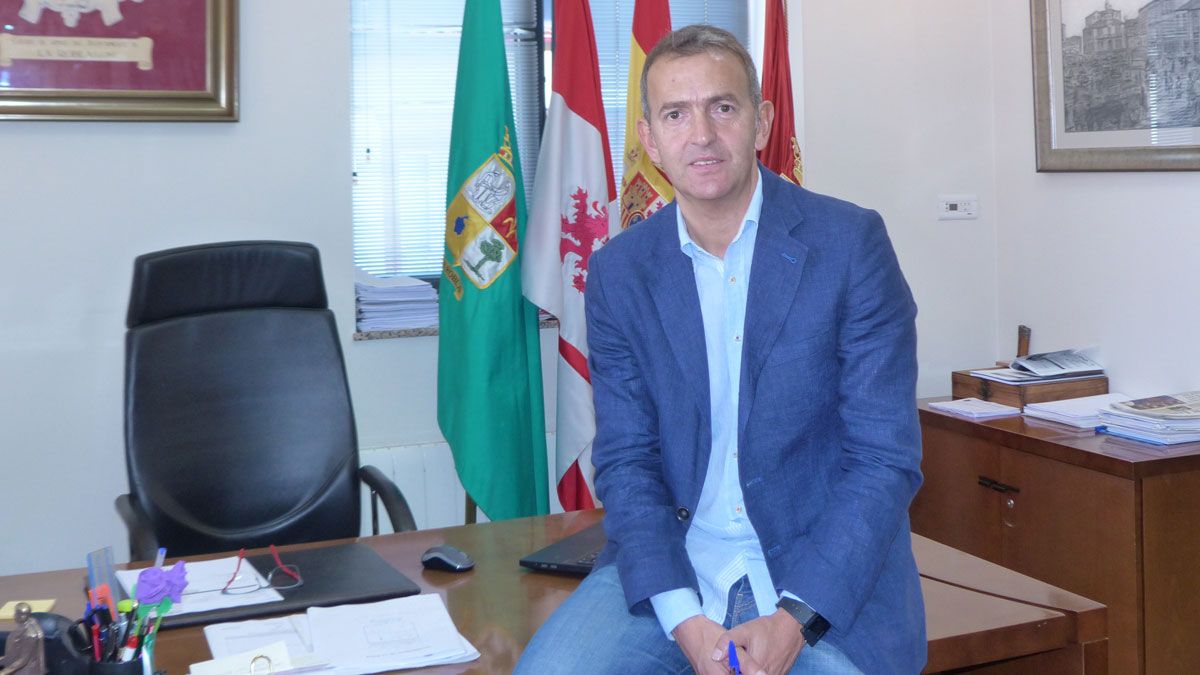El alcalde de La Robla (PSOE), Santiago Dorado. | L.N.C.