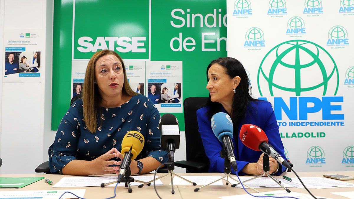 La secretaria regional de Satse, Mercedes Gago (I) y la presidenta de Anpe, Pilar Gredilla (D). | ICAL