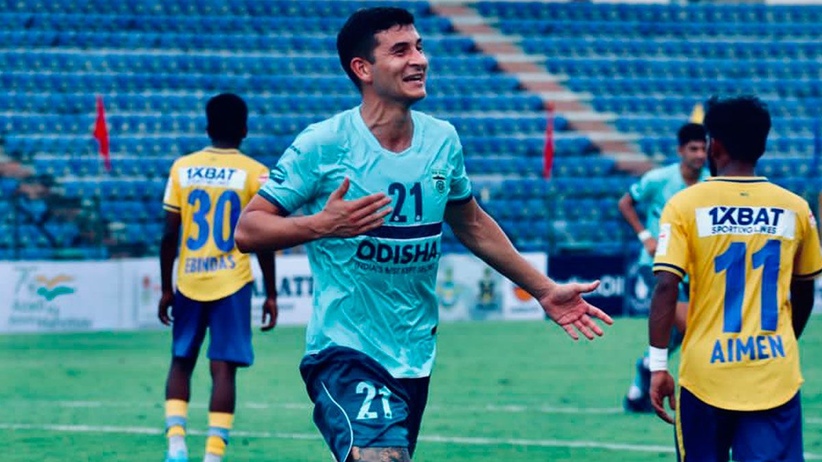 Saúl Crespo celebra uno de los tres goles que ha marcado durante la Durand Cup.