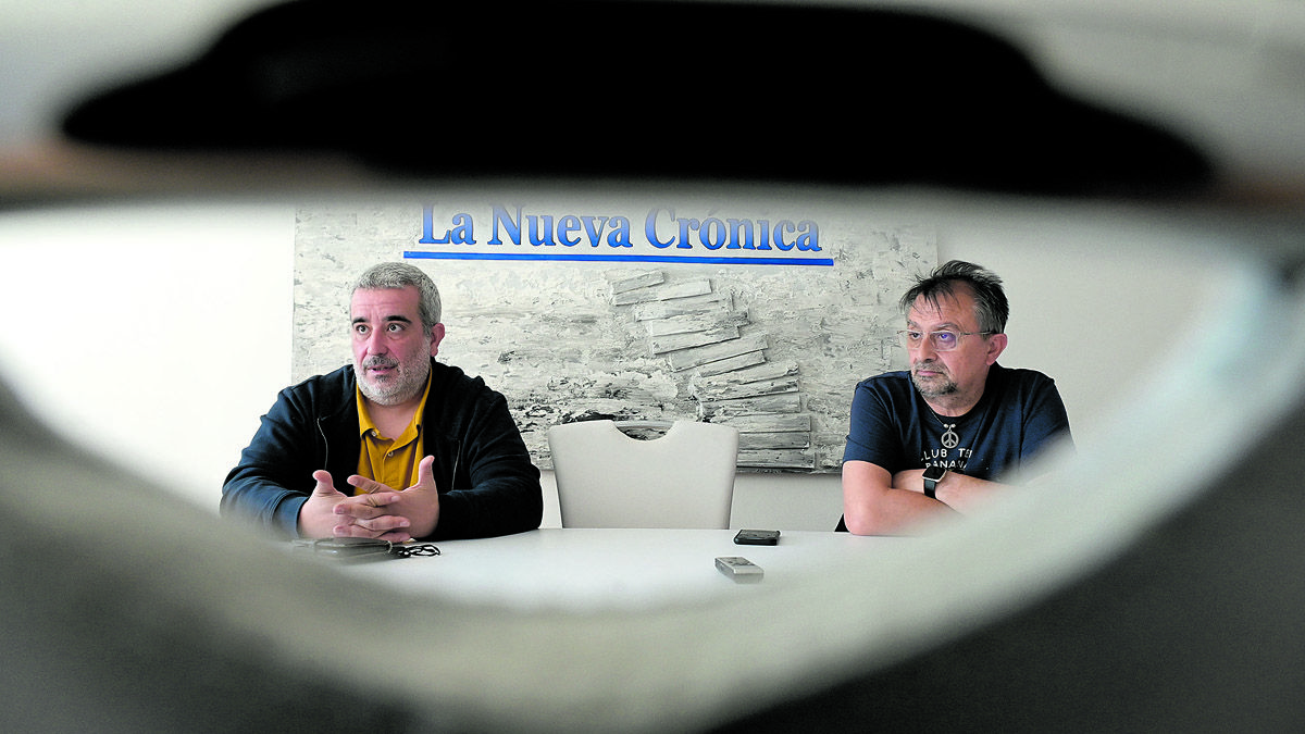 Los secretarios provinciales de CCOO y UGT, Xosepe Vega y Enrique Reguero. | MAURICIO PEÑA