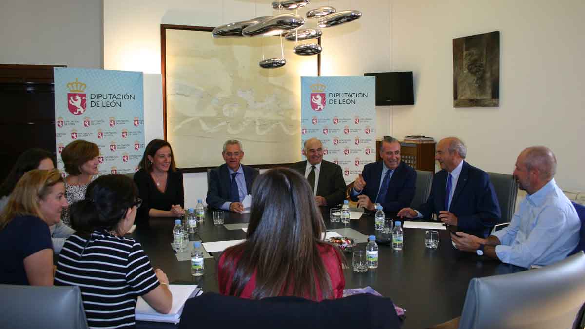 Un momento de la reunión mantenida ayer en la Diputación de León. | L.N.C.