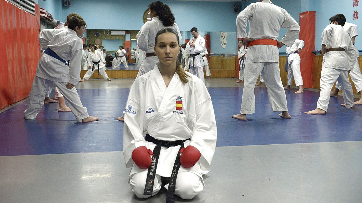 Tania Fernández, durante un entrenamiento en el gimnasio Master 10. | MAURICIO PEÑA
