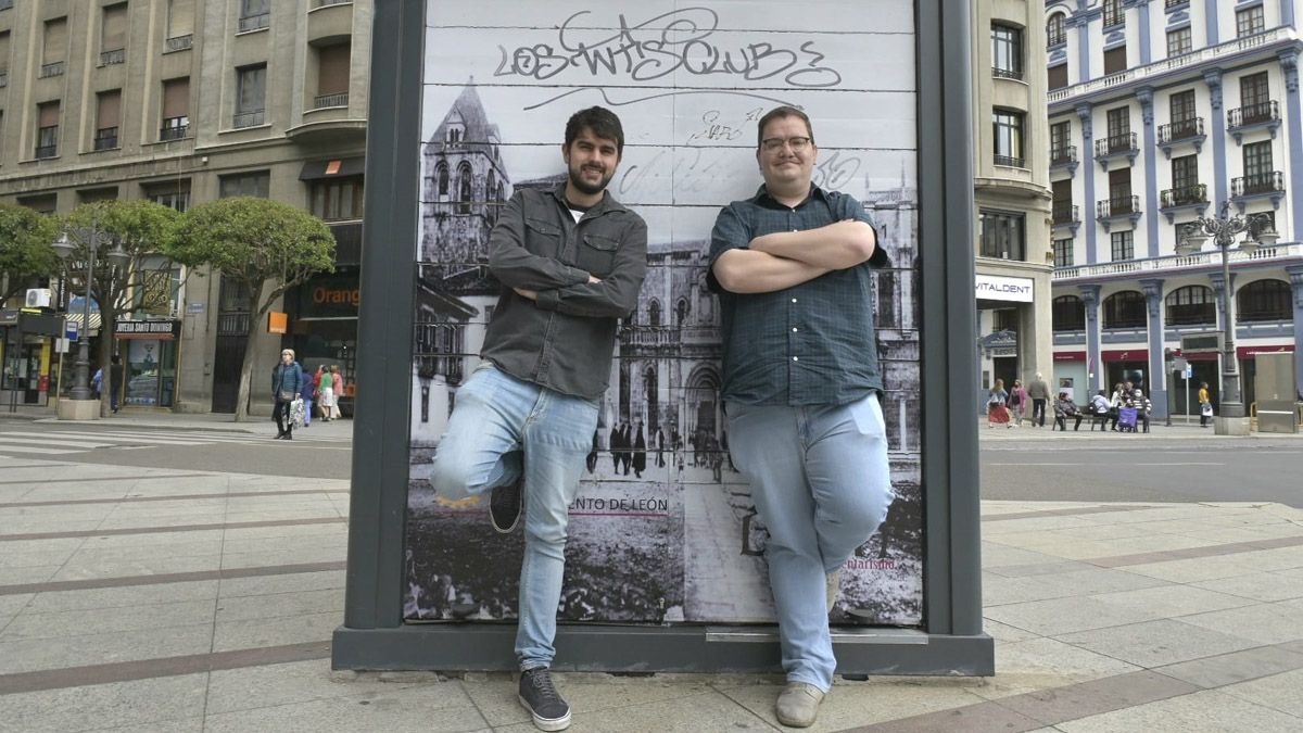 Víctor S. Vélez y Alfonso Martínez, finalistas del premio de periodismo y seguridad vial de la Fundación Línea Directa. | MAURICIO PEÑA