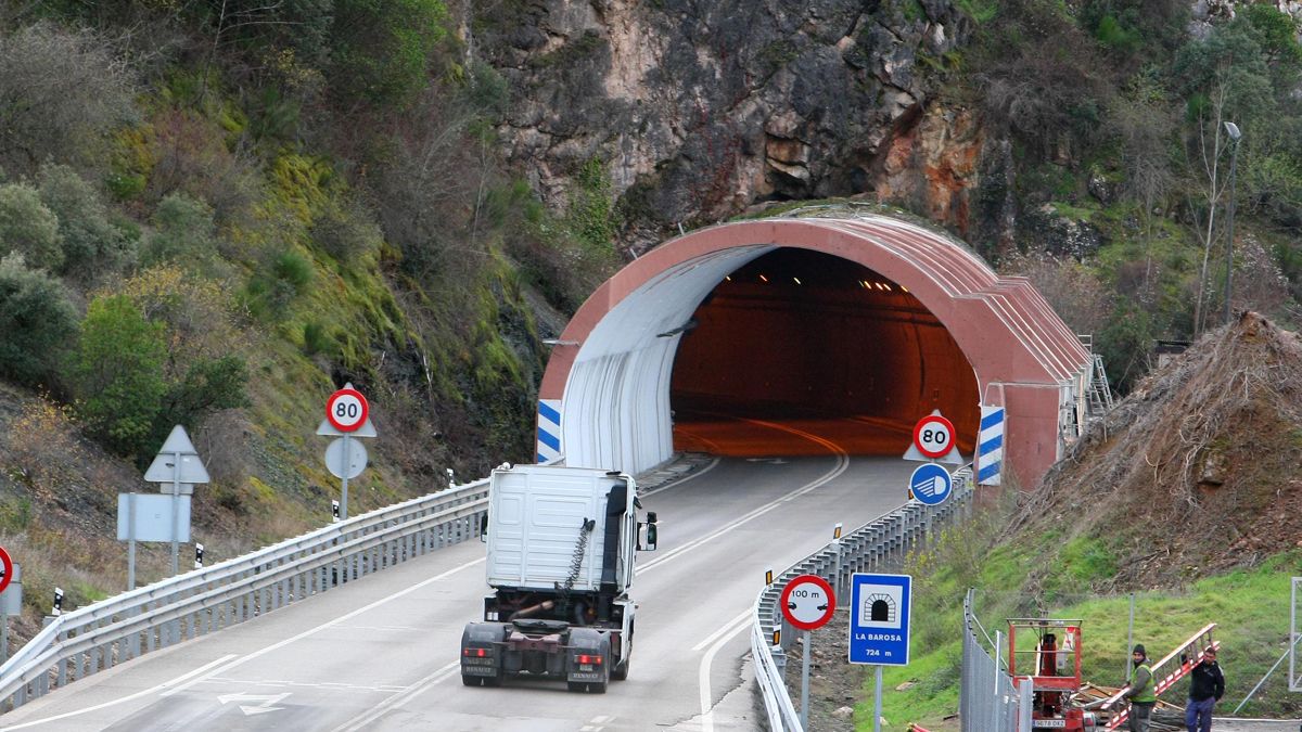 Túnel de La Barosa, que une El Bierzo con la provincia de Orense. | CÉSAR SÁNCHEZ (ICAL)