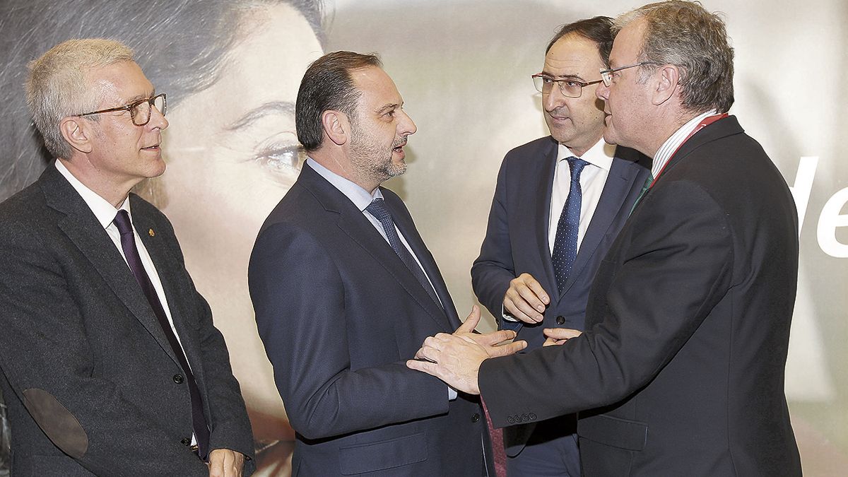 Juan Alfaro, José Luis Abalos, Alfonso Polanco y Antonio Silvan, durante la firma del convenio en Fitur. | ICAL