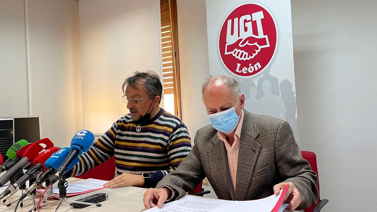 Enrique Reguero y Faustino Temprano en la rueda de prensa de presentación de la asamblea informativa del sindicato. | L.N.C.