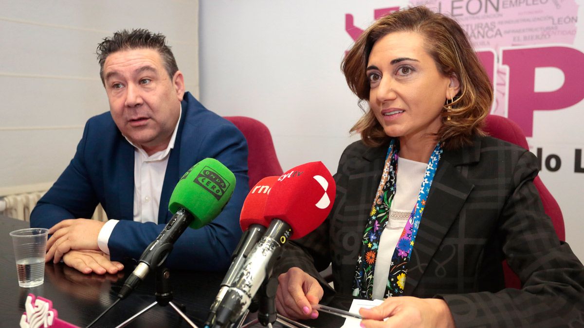 Luis Mariano Santos y Alicia Gallego durante la rueda de prensa. | ICAL