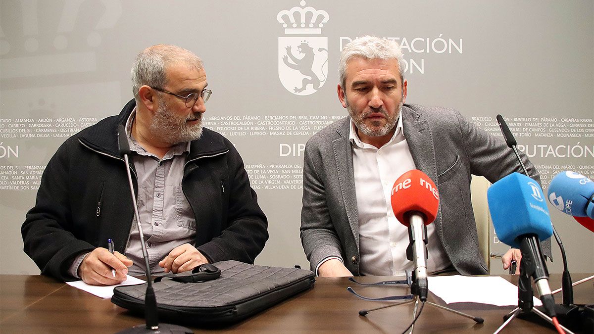 El presidente de la Asociación de la Mantequera Leonesa, Benedicto González (izquierda), y el diputado, Alider Presa. | ICAL