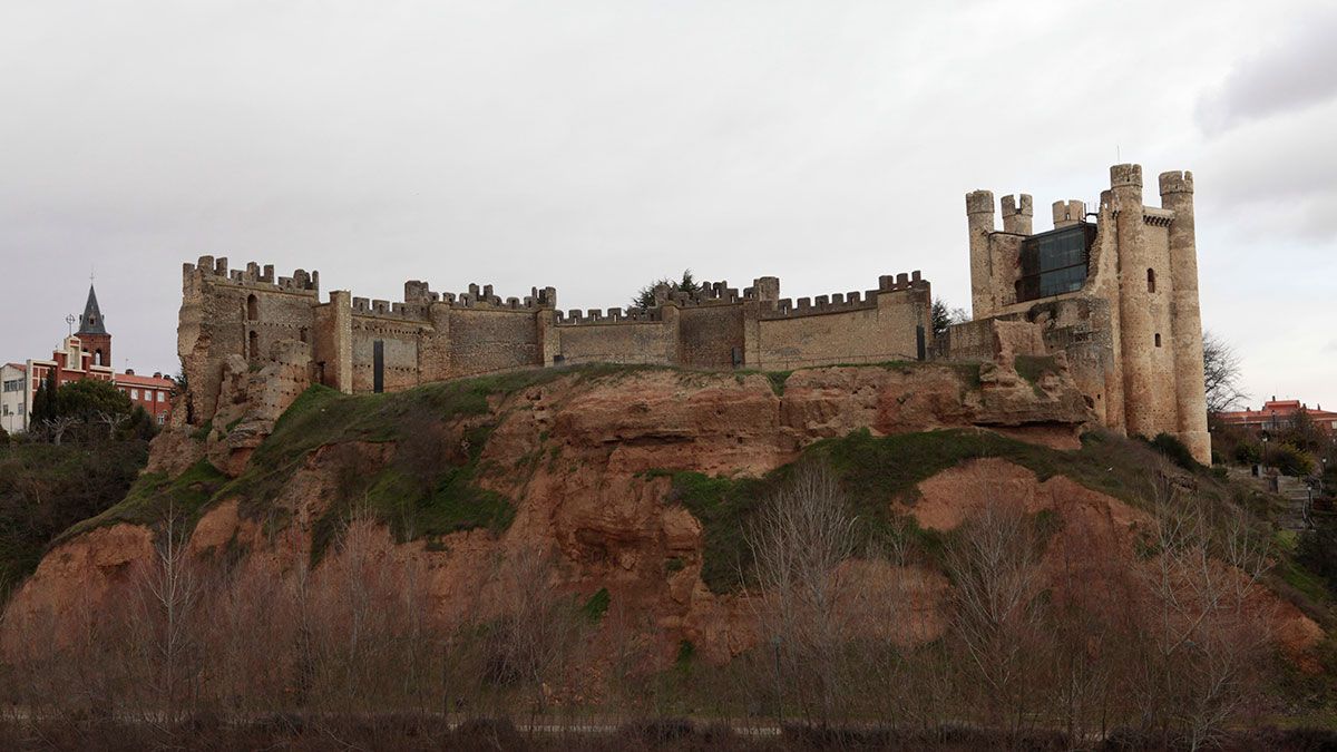 Vista del Castillo de Valencia de Don Juan. | DANIEL MARTÍN