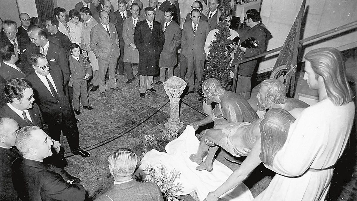 La bendición de Camino del Sepulcro el Lunes de Pasión de 1972 concitó numeroso público y autoridades. | ARCHIVO DE GUILLERMO PINTOR MACHÍN