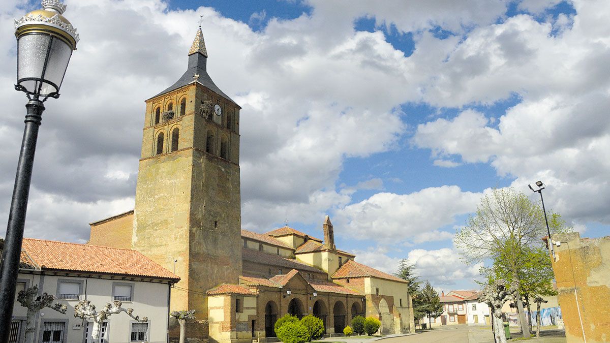 Iglesia de Villademor a la que llaman la ‘catedral’ de la Vega. | MAURICIO PEÑA