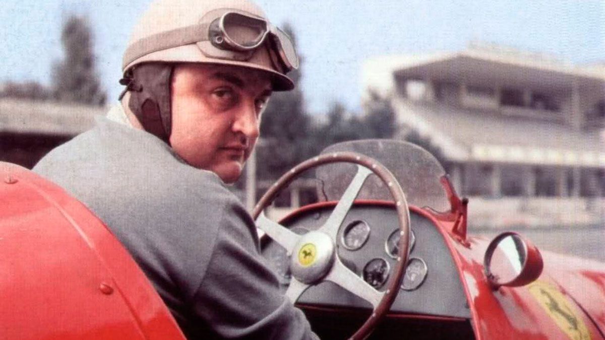 José Froilán González, a bordo de uno de los Ferrari que pilotó en su carrera. | FERRARI