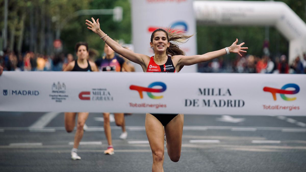 Marta García celebra su triunfo en la Milla de Madrid.  | VSMPHOTOEVENTS