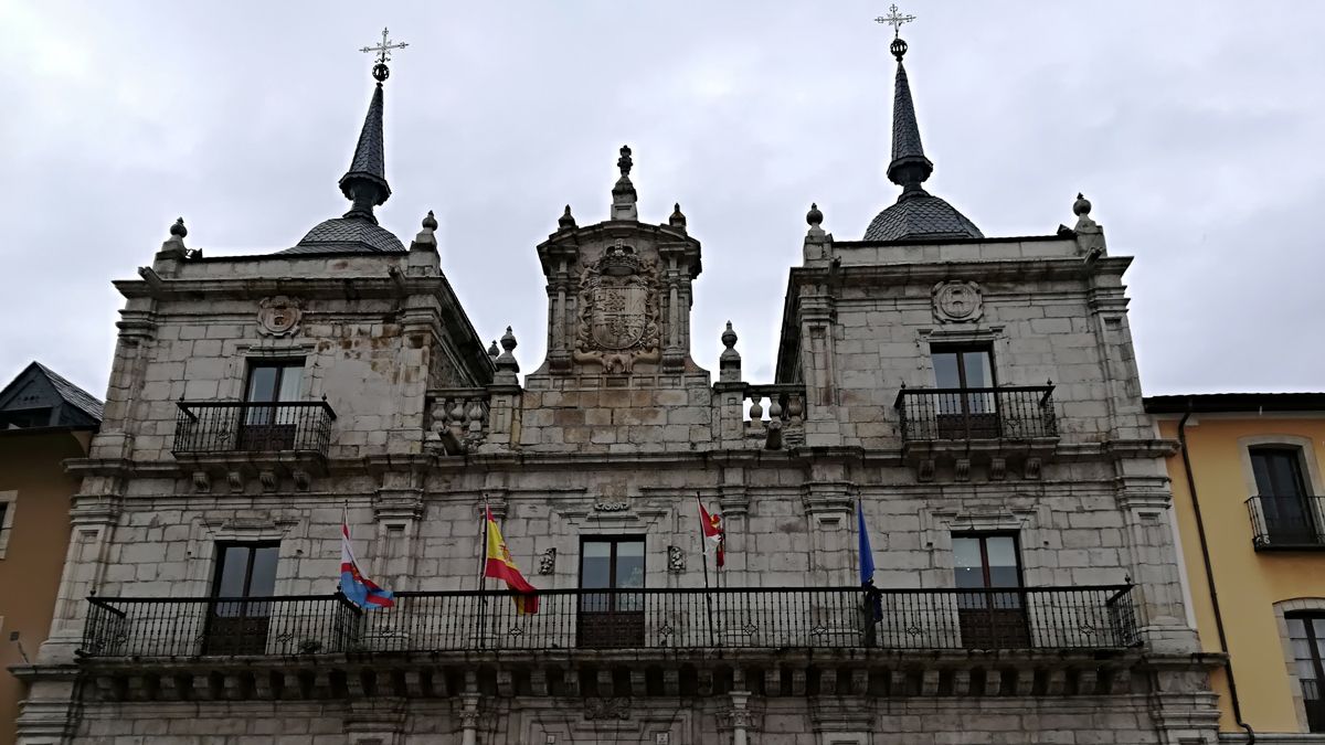Fachada del Ayuntamiento de Ponferrada. | M.I.