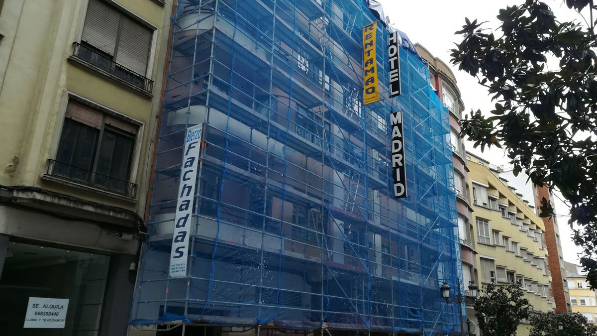 Las obras ultiman los preparativos para abrir las puertas del hotel en Semana Santa.