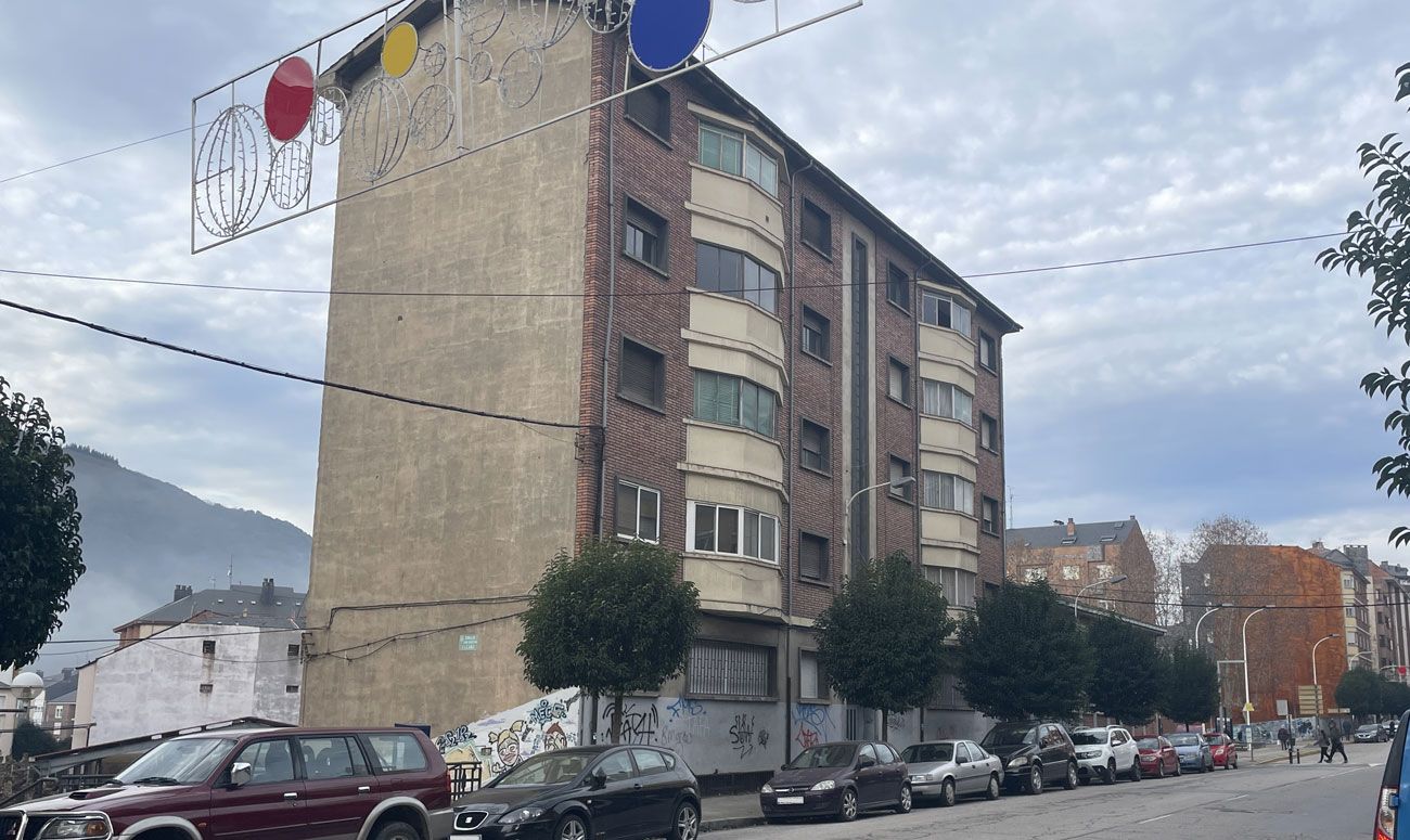 Casas de los maestros del Colegio Navaliegos. | Javier Fernández