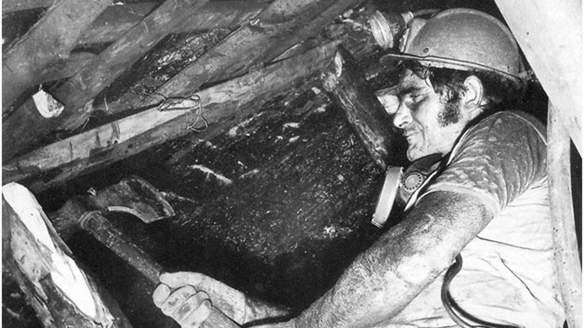 Un minero asturiano en el tajo, cuando aún quedaban minas.