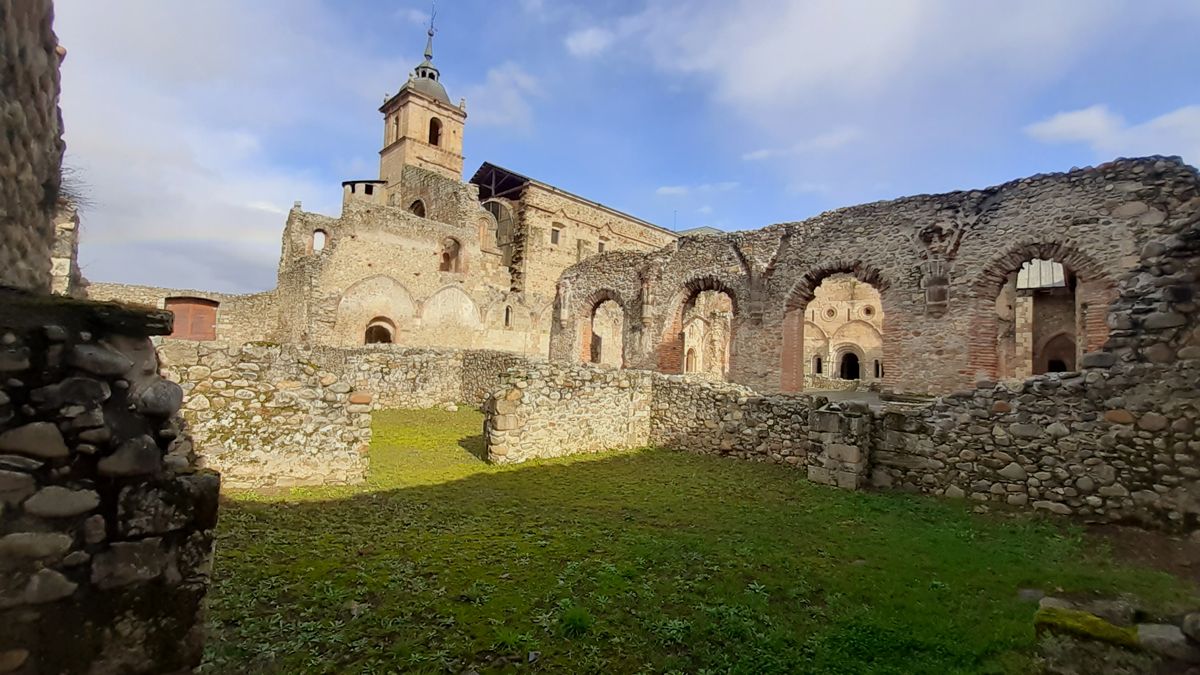 Panorama monasterio de Carracedelo.