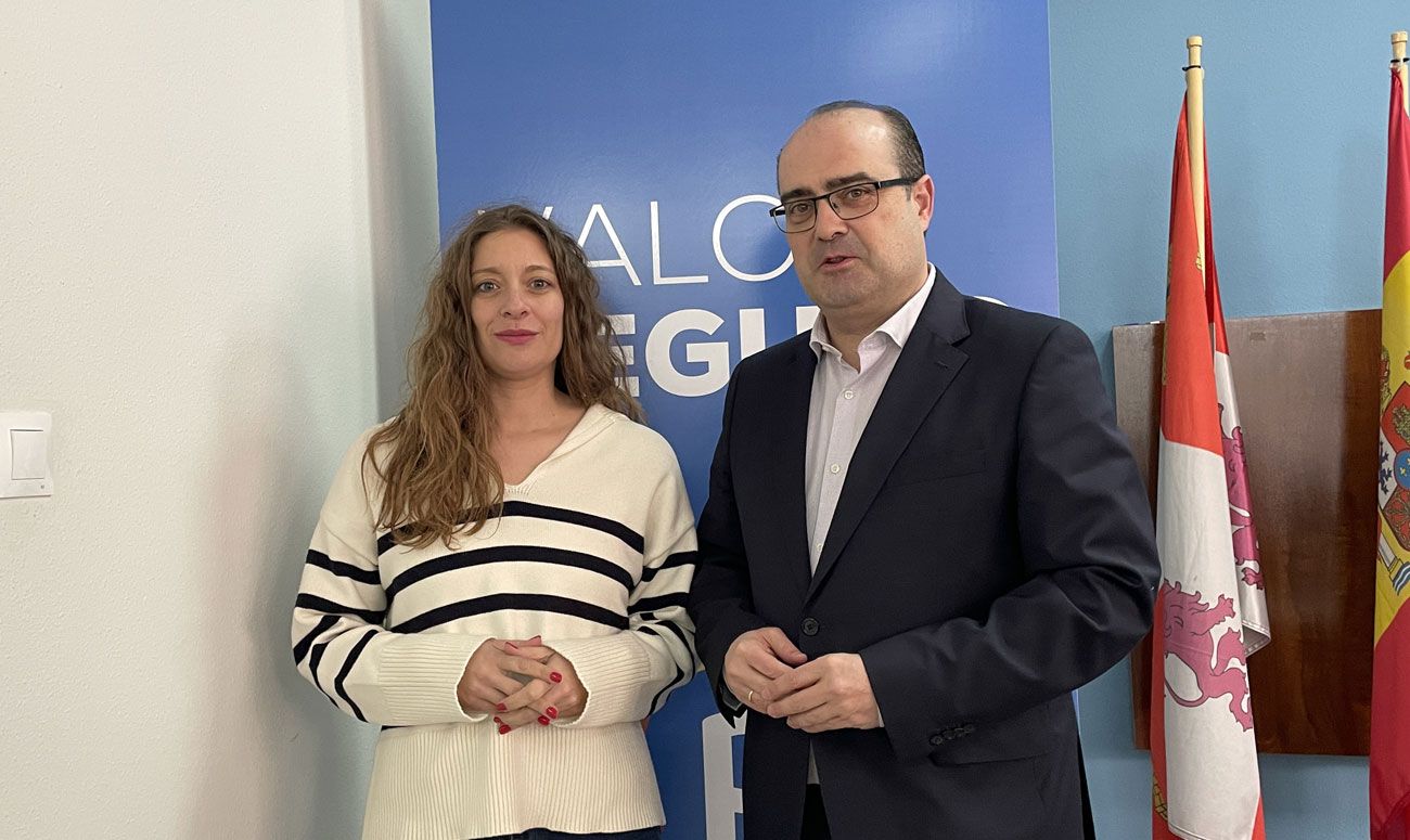 Ester Muñoz presenta a Marco Morala como candidato a la Alcaldía. | Javier Fernández