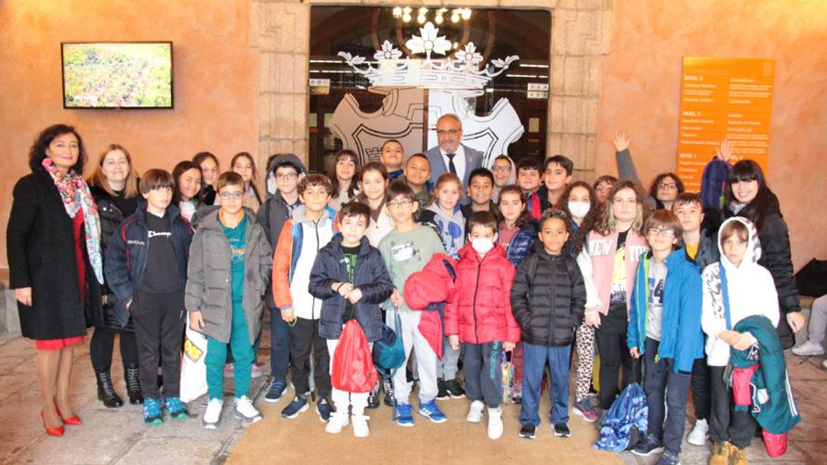 Visita de los escolares al Ayuntamiento de Ponferrada.