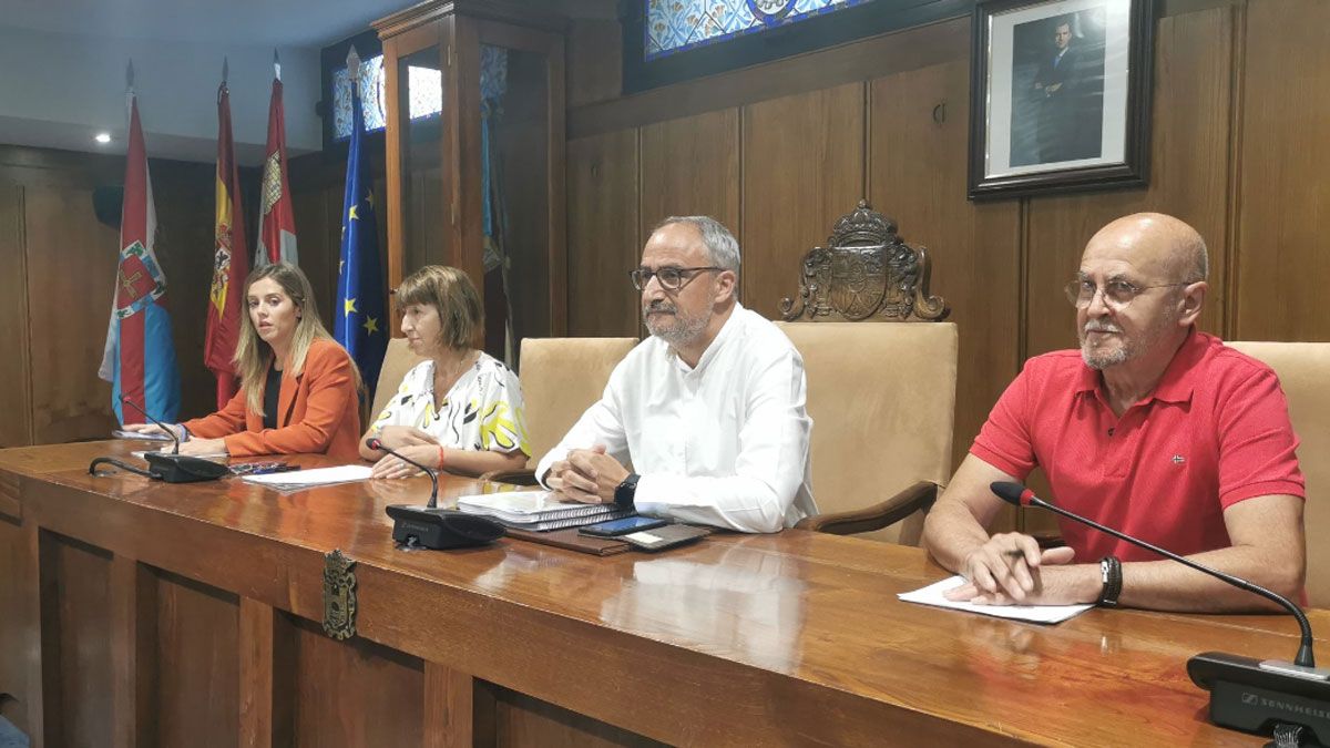 Presentación de los tres proyectos en el Ayuntamiento de Ponferrada | JF
