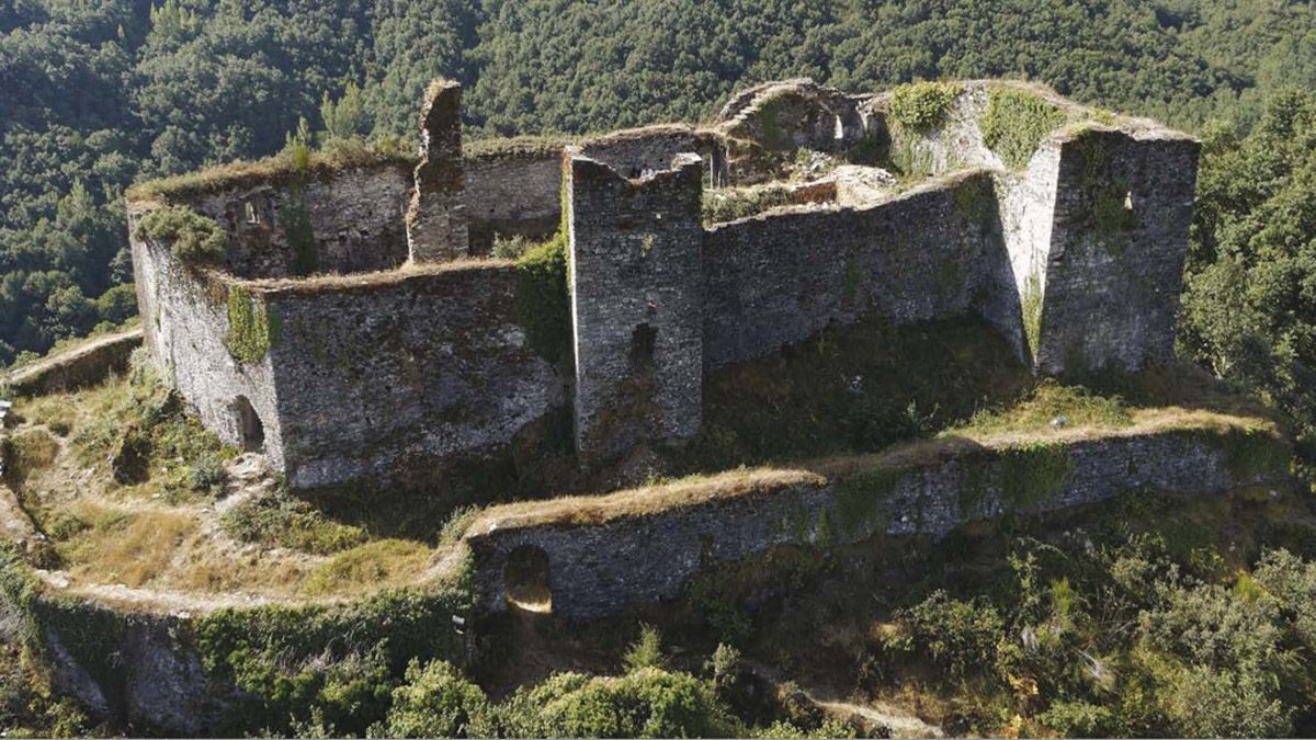 El castillo de Sarracín, que se cree que fue usado por los templarios para proteger a los peregrinos en su camino hacia Santiago de Compostela. | A.O.K.