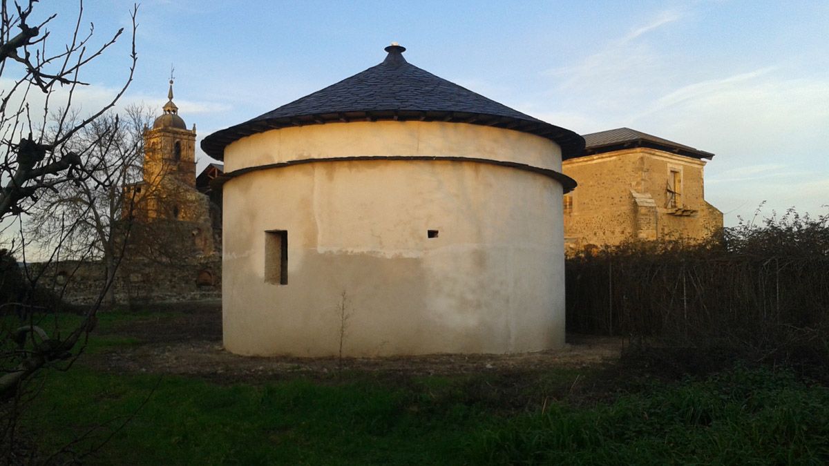 El palomar del monasterio de Santa María de Carracedo, ya restaurado, es el más antiguo de la provincia. | L.N.C.