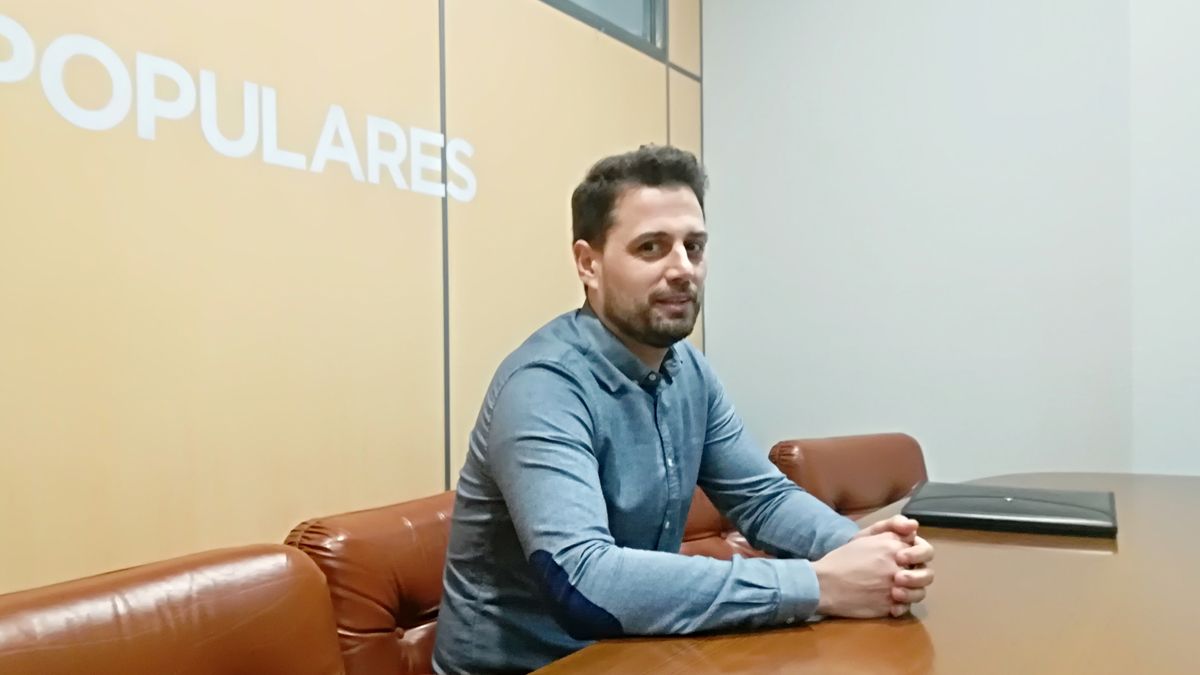 El concejal Andrés Pérez Marote en rueda de prensa. | M.I.