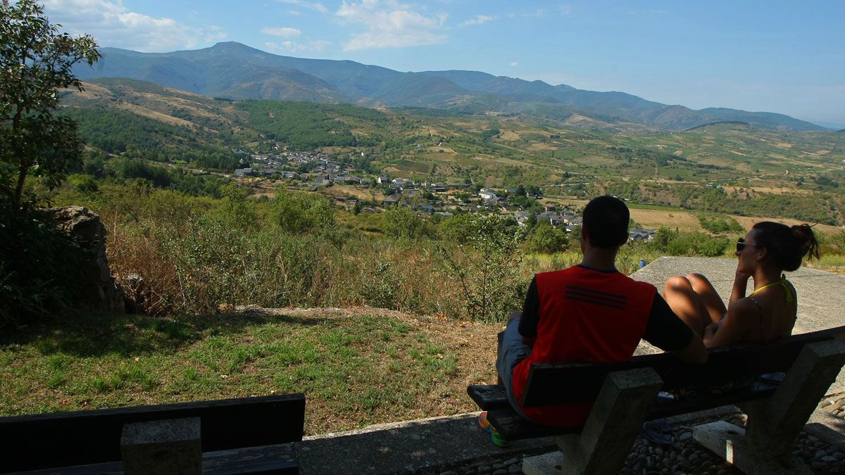 Mirador de Lombillo desde el que se puede ver el resto de barrios que piden esa Junta Vecinal. |ICAL