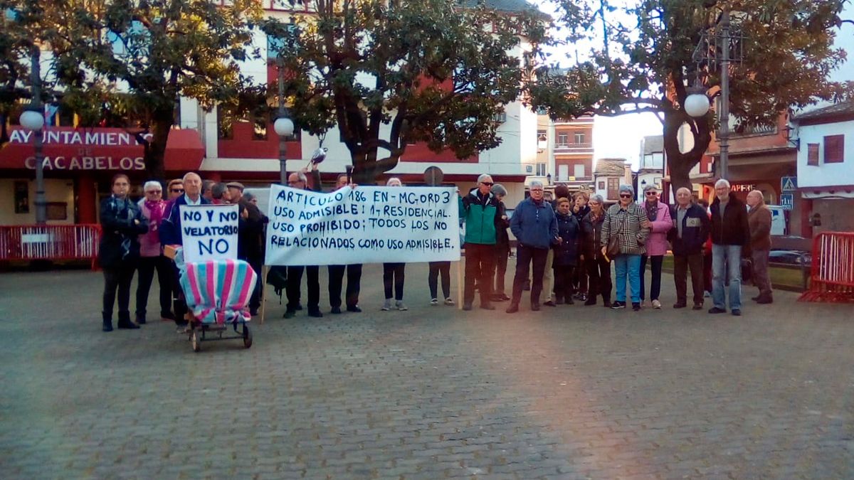 Última de las protestas contra el tanatorio en Cacabelos.