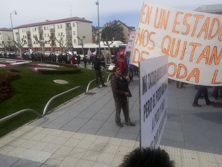 Imagen de la galería de Manifestación de agricultores de la Valduerna en Valladolid. | L.N.C.