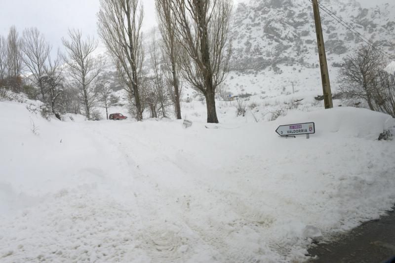 Gran nevada en la provincia de León. | MAURICIO PEÑA