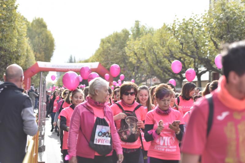 Imagen de la galería de La lucha contra el cáncer de mama tiñe de rosa León. | SAÚL ARÉN