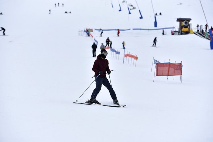 Imagen de la galería de Esquiadores en San Isidro este lunes. | SAÚL ARÉN