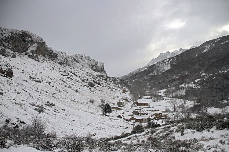 Imagen de la galería de Nieve en León a causa del temporal Dora. | ICAL