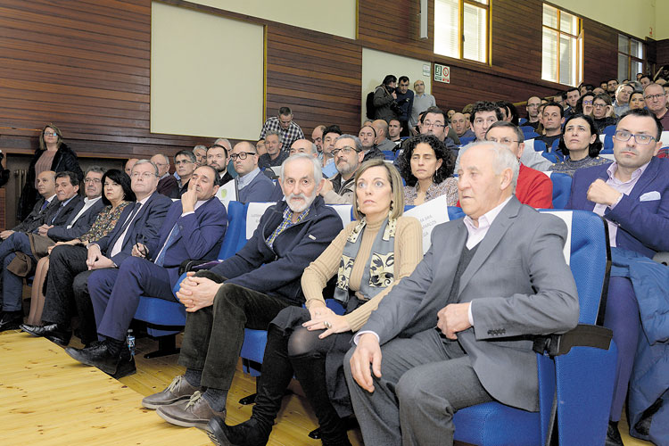 En primer término, Herminio Medina, seguido de Milagros Marcos, Matías Llorente, Jorge Álvarez y otras autoridades. | M.P.