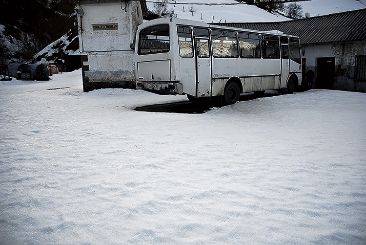 Esta fotogafía es de los últimos días de 2018, del autobús de los mineros de la Mina Escondida de Laciana, pocos días antes iban llenos de obreros. | NAVIA