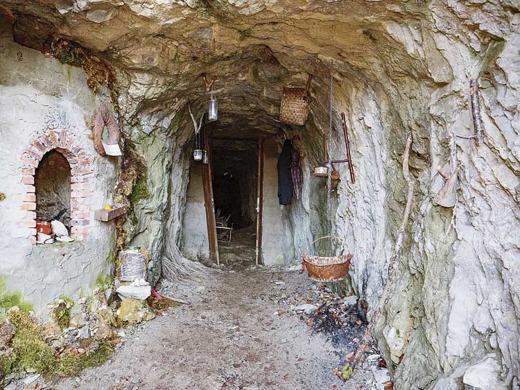 Cueva de la Vieja del Monte. | VICENTE GARCÍA