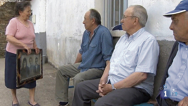 Algunos de los vecinos y familiares de Genara en Cirujales hablaron sobre ella en Informe Semanal para constatar que hubo un "enorme silencio y miedo".