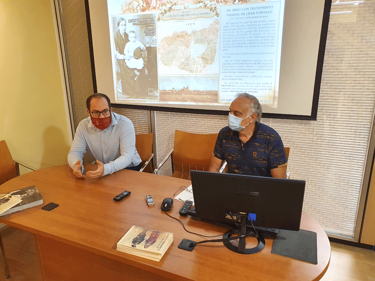 Pablo García Prieto y Gregorio Fernández Castañón durante la presentación del libro 'León y provincia. Una mirada al pasado'.