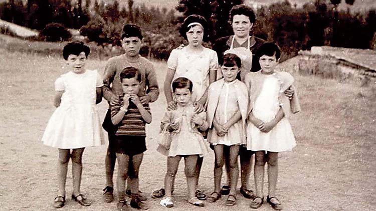 El fotógrafo Secundino de Baro realizó muchas fotos de familias numerosas por Colle y los pueblos cercanos a Boñar.